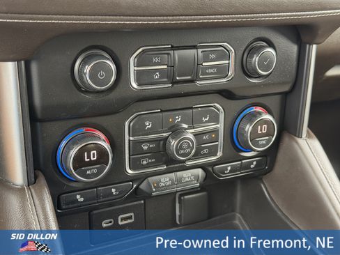 Certified 2021 Chevrolet Suburban LT w/ Luxury Package AWD/4WD image 12