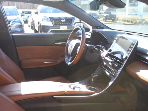 Used 2020 Toyota Avalon Limited image 34
