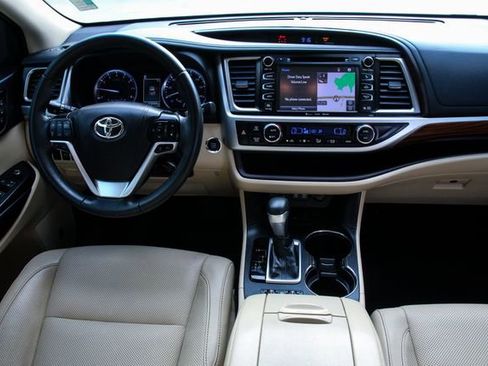 Used 2019 Toyota Highlander Limited image 30