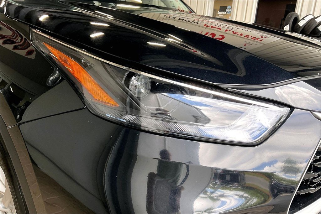 Used 2025 Toyota Highlander LE FWD image 26