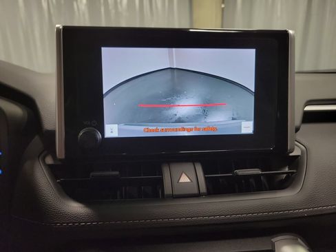 Used 2023 Toyota RAV4 LE AWD/4WD image 18