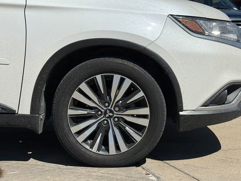 Used 2020 Mitsubishi Outlander FWD image 4