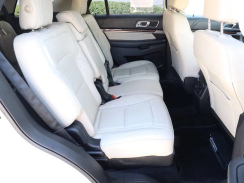 Used 2017 Ford Explorer Platinum image 9