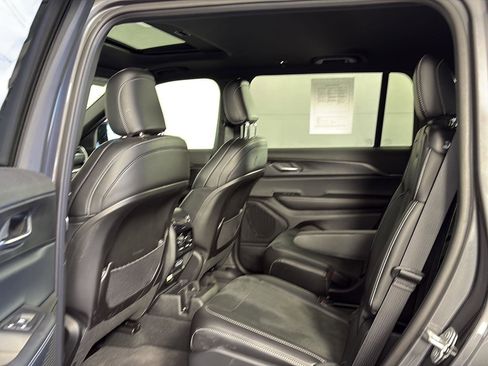 New 2025 Jeep Grand Cherokee L Altitude image 9