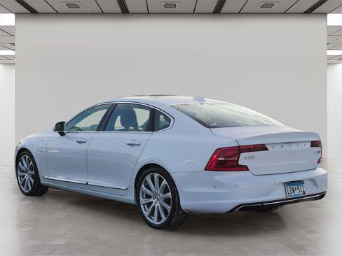 Used 2018 Volvo S90 T8 Inscription w/ Convenience Package image 4