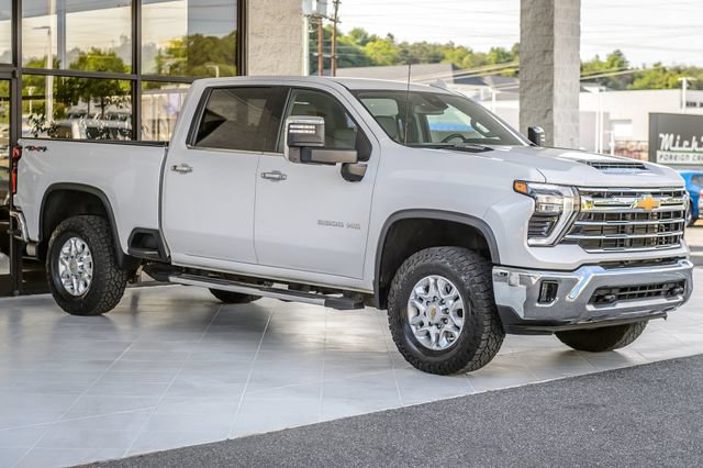 Used 2024 Chevrolet Silverado 2500 LTZ AWD/4WD image 4