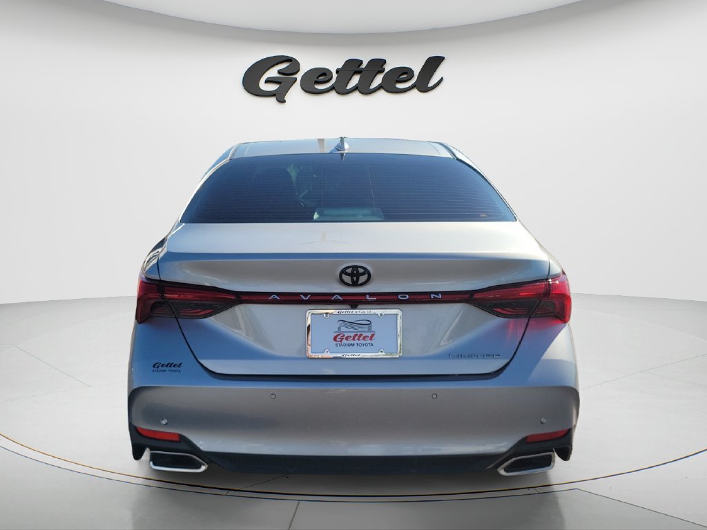 Used 2022 Toyota Avalon Limited w/ Advanced Safety Package FWD image 6