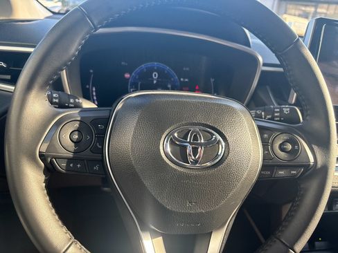 Used 2025 Toyota Corolla Cross XLE AWD/4WD image 25