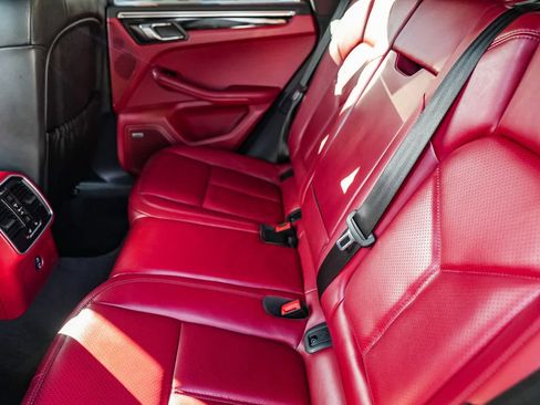 Used 2023 Porsche Macan image 16