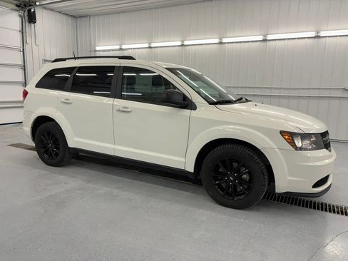Used 2020 Dodge Journey SE w/ Blacktop Package FWD image 1
