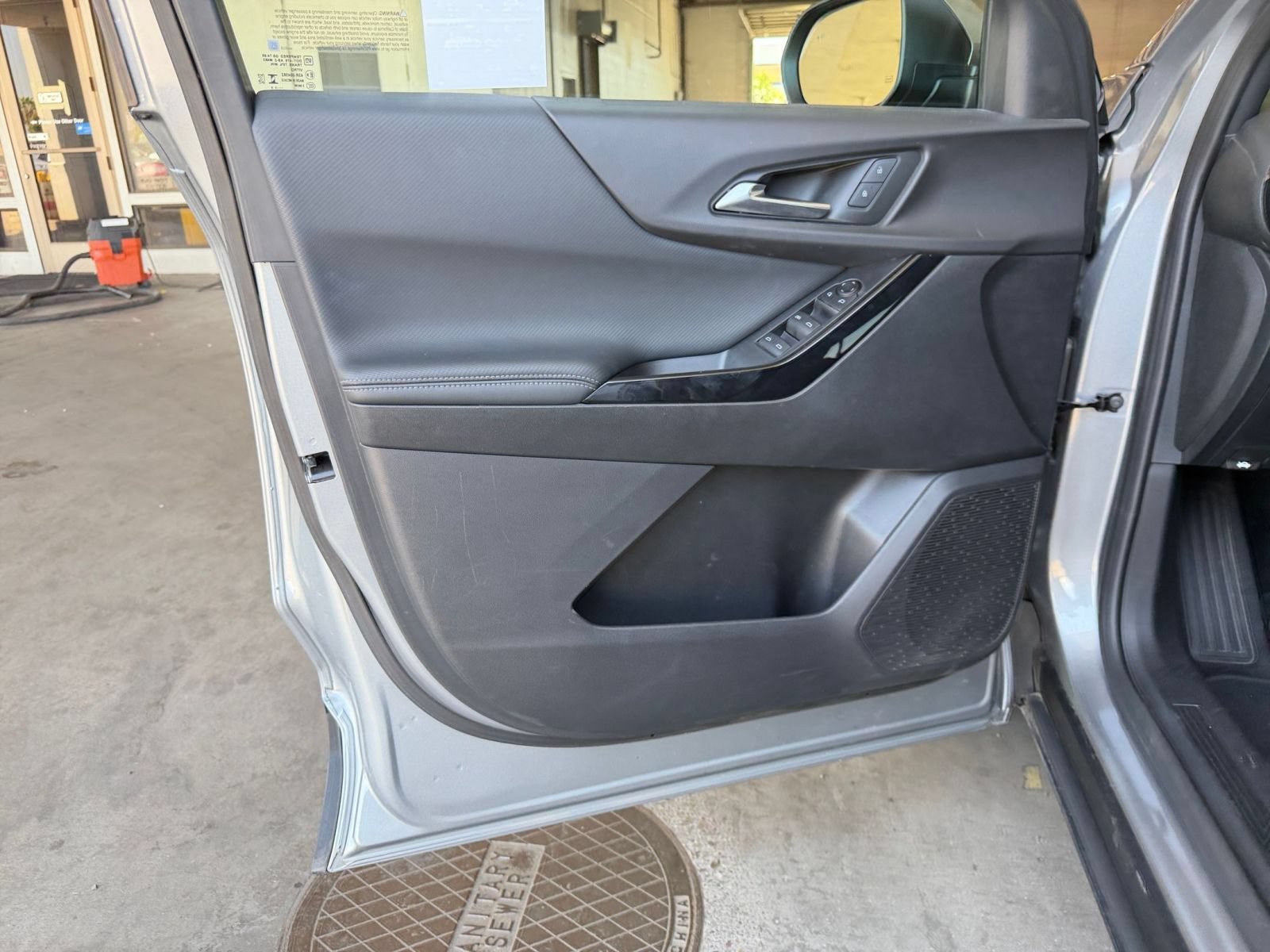 Used 2025 Chevrolet Equinox LT FWD image 18