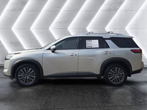 Used 2025 Nissan Pathfinder SL w/ SL Premium Package image 2