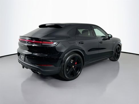 Certified 2025 Porsche Cayenne S image 7