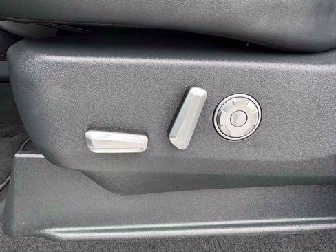Used 2025 Lincoln Navigator Reserve AWD/4WD image 18
