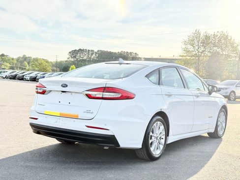 Used 2019 Ford Fusion SE FWD image 8