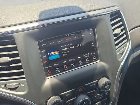 Used 2018 Jeep Grand Cherokee Laredo AWD/4WD image 26