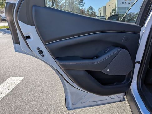 Used 2022 Ford Mustang Mach-E Premium image 27