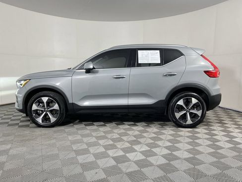 Certified 2024 Volvo XC40 B5 Plus w/ Climate Package image 9