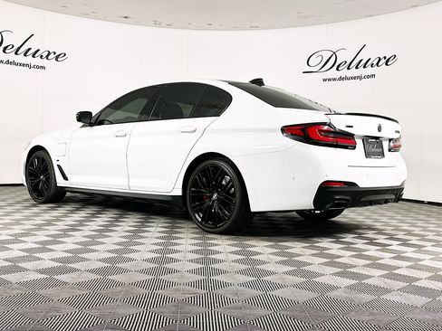 Used 2022 BMW 530e xDrive w/ Premium Package image 4