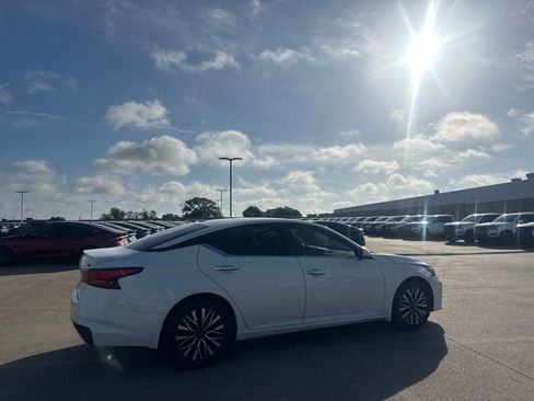 Certified 2023 Nissan Altima 2.5 SV FWD image 20