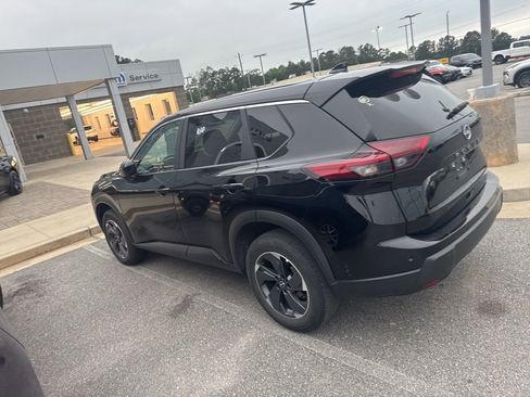 Used 2025 Nissan Rogue SV FWD image 10