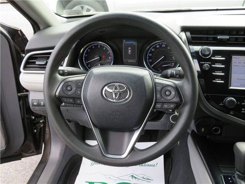 Used 2018 Toyota Camry LE FWD image 8