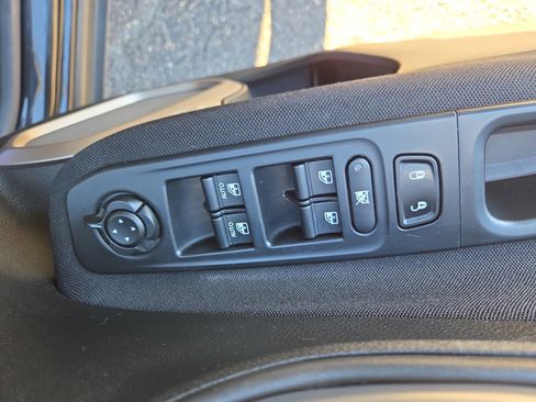 Used 2015 Jeep Renegade Latitude w/ Popular Equipment Group image 32