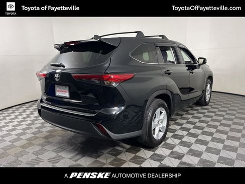 Certified 2022 Toyota Highlander L image 15