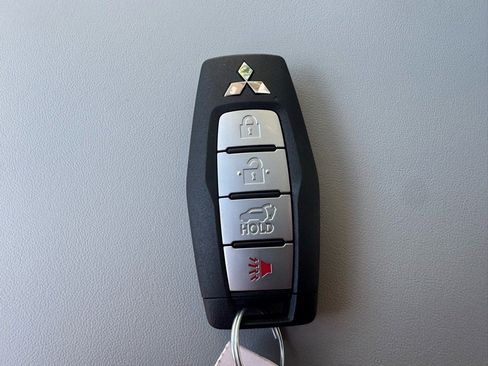 Used 2025 Mitsubishi Outlander AWD image 38