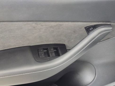 Used 2022 Tesla Model Y Performance AWD/4WD image 23