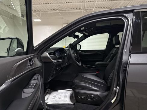 New 2025 Jeep Grand Cherokee Limited w/ Luxury Tech Group II image 3