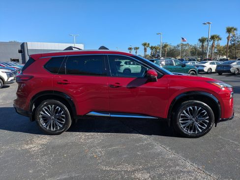 New 2026 Nissan Rogue Platinum image 3