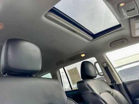 Used 2022 Nissan Armada SL w/ Captain's Chairs Package image 17