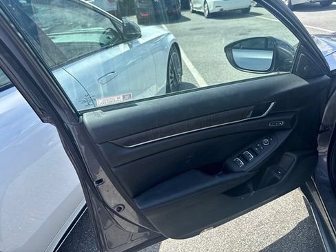 Used 2018 Honda Accord Touring image 19