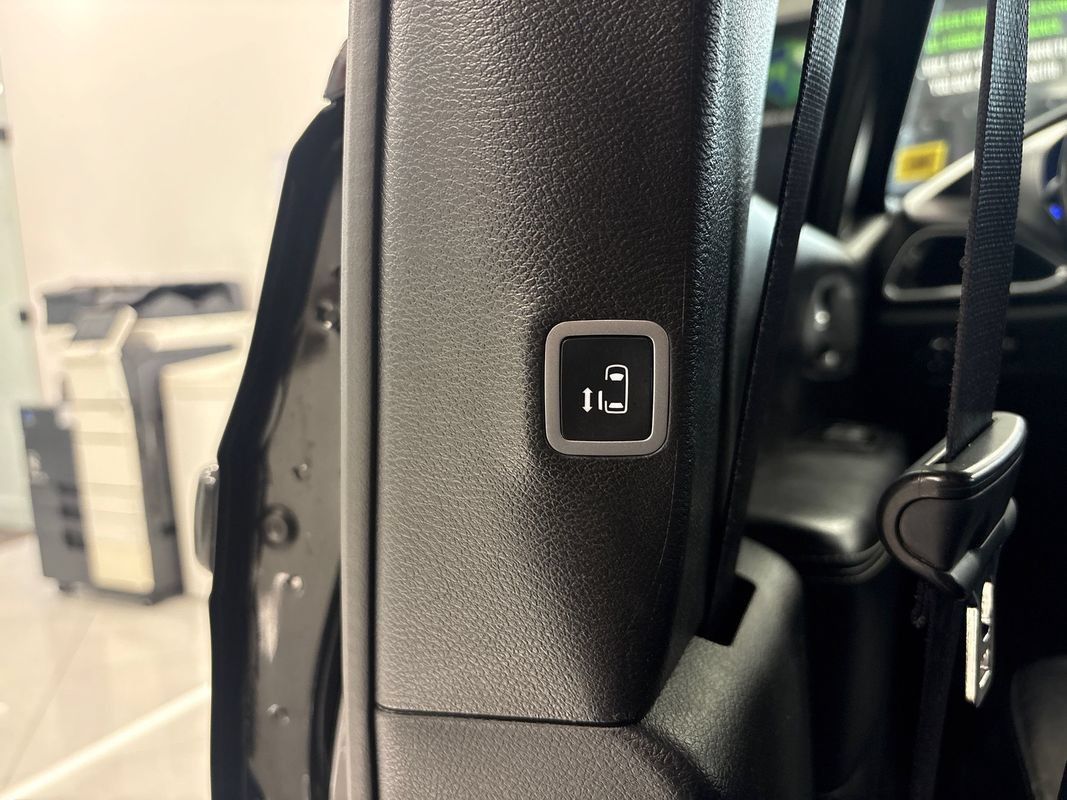 Used 2019 Chrysler Pacifica Touring-L Plus w/ Advanced Safetytec Group FWD image 19