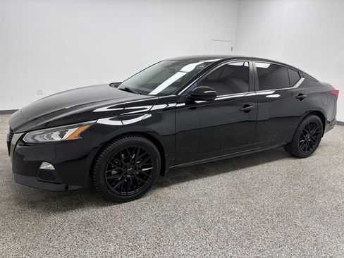 Used 2020 Nissan Altima 2.5 SR w/ Premium Package AWD/4WD image 3