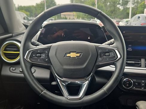 Used 2024 Chevrolet Trax LT w/ LT Convenience Package FWD image 15