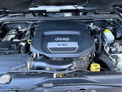 Used 2018 Jeep Wrangler Unlimited Rubicon w/ Connectivity Group AWD/4WD image 31