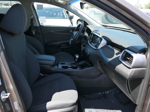 Used 2019 Kia Sorento FWD image 26