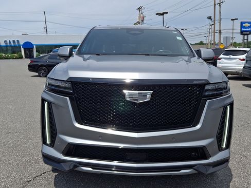 Certified 2024 Cadillac Escalade ESV V w/ LPO, ONYX Package AWD/4WD image 2