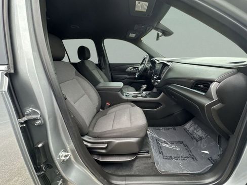 Used 2023 Chevrolet Traverse LT FWD image 19