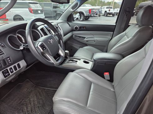 Used 2013 Toyota Tacoma PreRunner image 8