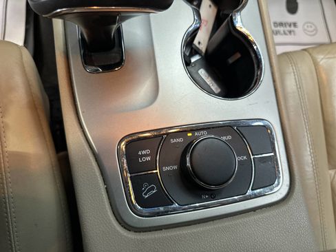 Used 2014 Jeep Grand Cherokee Limited image 27