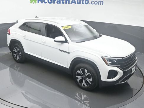 Used 2024 Volkswagen Atlas Cross Sport SE image 3