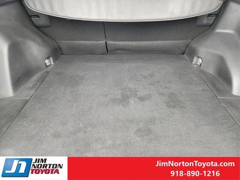 Used 2025 Toyota RAV4 XLE FWD image 32