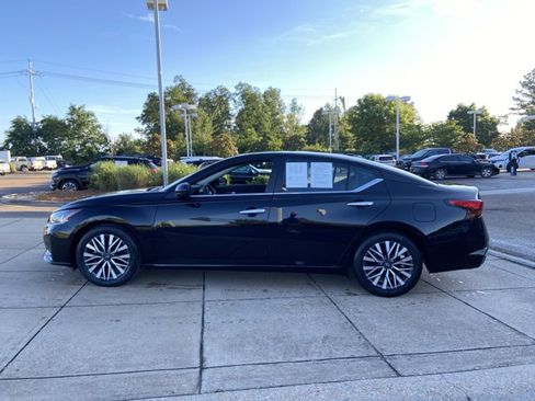 Used 2024 Nissan Altima 2.5 SV FWD image 7