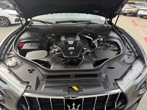 Used 2021 Maserati Levante image 32