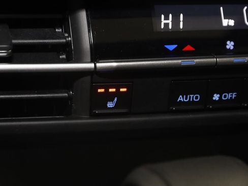 Used 2024 Toyota Sienna XSE image 8