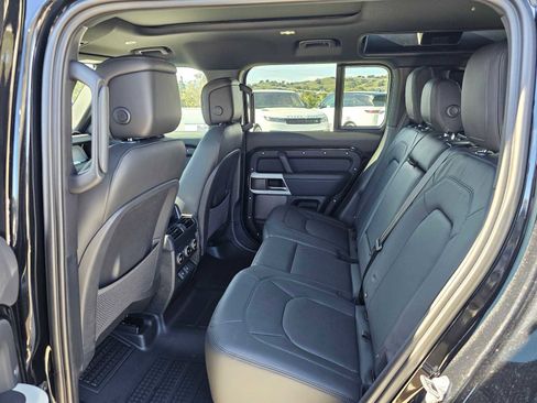 New 2024 Land Rover Defender 110 SE image 15
