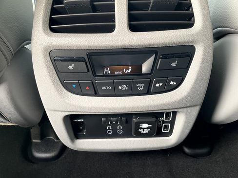 Used 2021 Honda Pilot Touring image 12